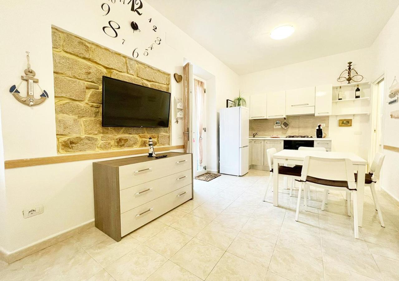 Pgs Immobiliare Srls Residenza Marino Bilocale In Centro Storico La Maddalena Apartment Ла Мадалена Екстериор снимка